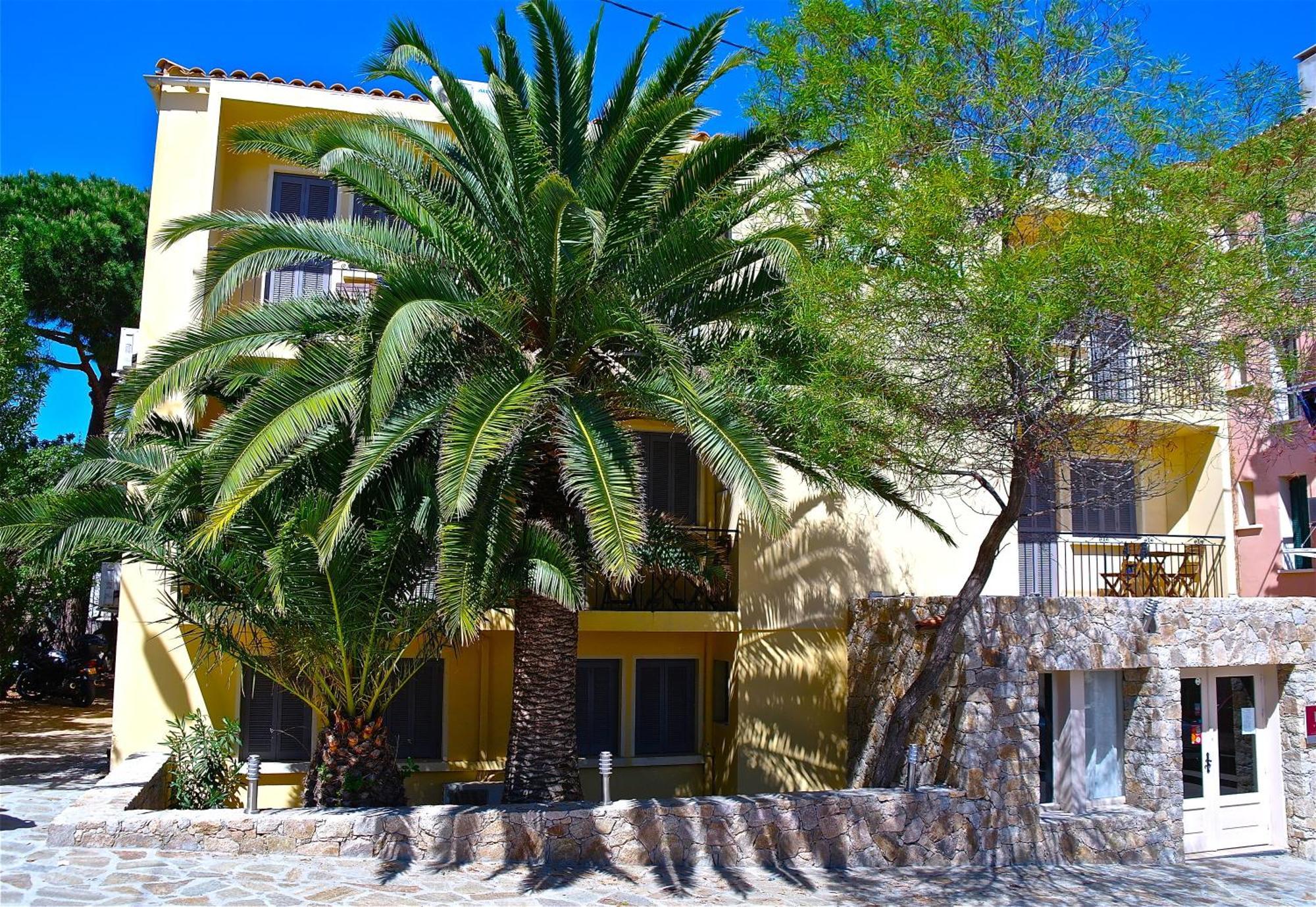 Hotel Le Grillon LʼÎle-Rousse المظهر الخارجي الصورة